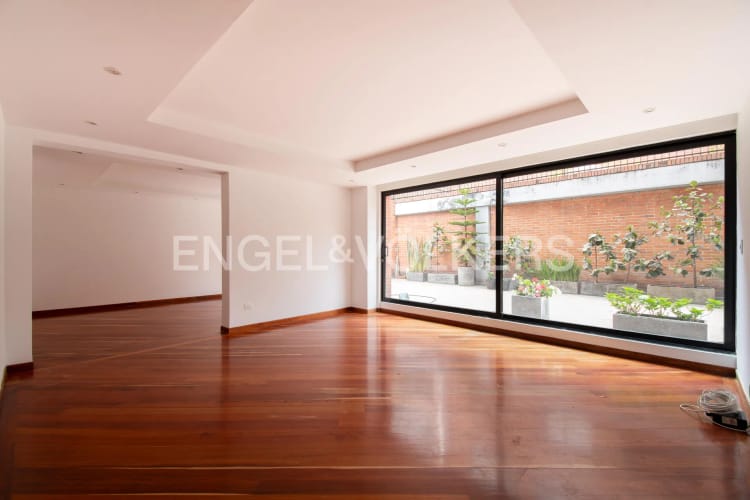 Apartamento de 2 alcobas en venta en Chico, Bogotá, 143 m² · foto 2 de 14