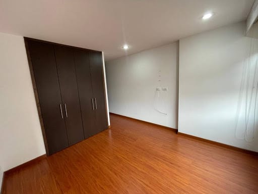 Apartamento de 2 alcobas en venta en Caobos Salazar, Bogotá, 80 m² · foto 13 de 20