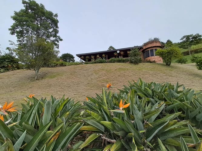 Casa de 4 alcobas en venta en Aguas Frias, Medellín · foto 2 de 24