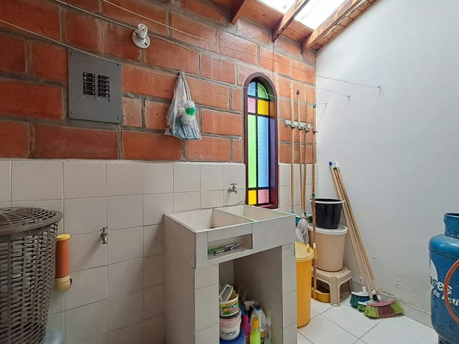 Casa de 4 alcobas en venta en Aguas Frias, Medellín · foto 9 de 24