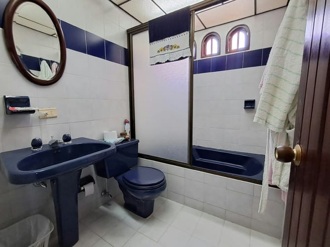 Casa de 4 alcobas en venta en Aguas Frias, Medellín · foto 17 de 24