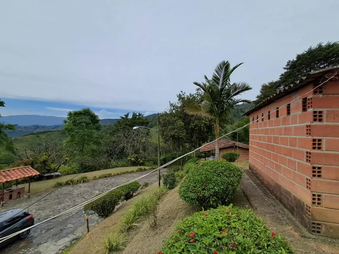 Casa de 4 alcobas en venta en Aguas Frias, Medellín · foto 23 de 24