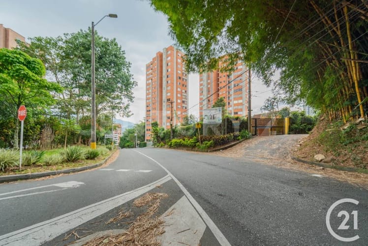 Lote en venta en La Inmaculada, Envigado, 1502 m² · foto 3 de 12