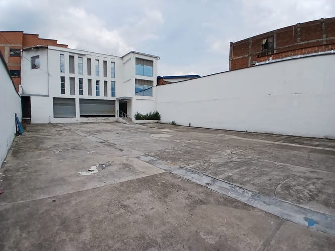 Bodega en arriendo en Viviendas Del Sur, Itagüí, 420 m² · foto 2 de 10