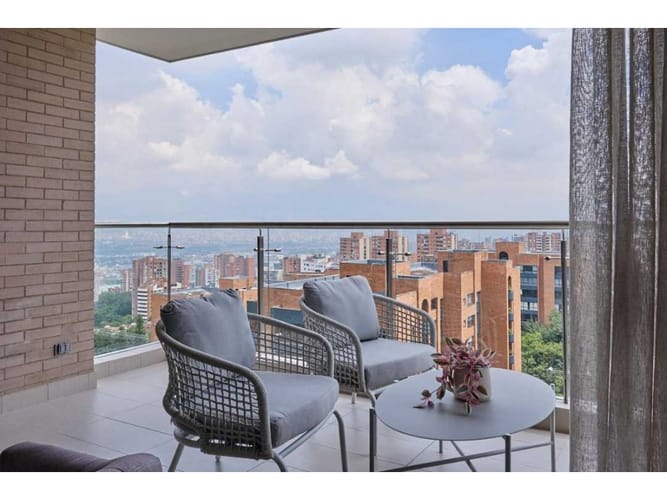 Apartamento de 2 alcobas en arriendo en Los Balsos, Medellín, 92 m² · foto 4 de 16