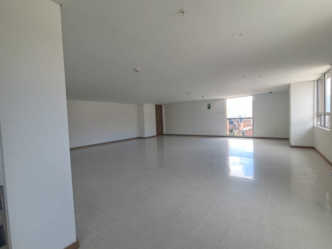 Consultorio en arriendo en Los Pinos, Medellín, 38 m² · foto 2 de 20