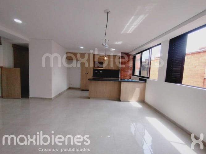 Apartamento de 2 alcobas en arriendo en La Floresta, Medellín, 103 m² · foto 2 de 15