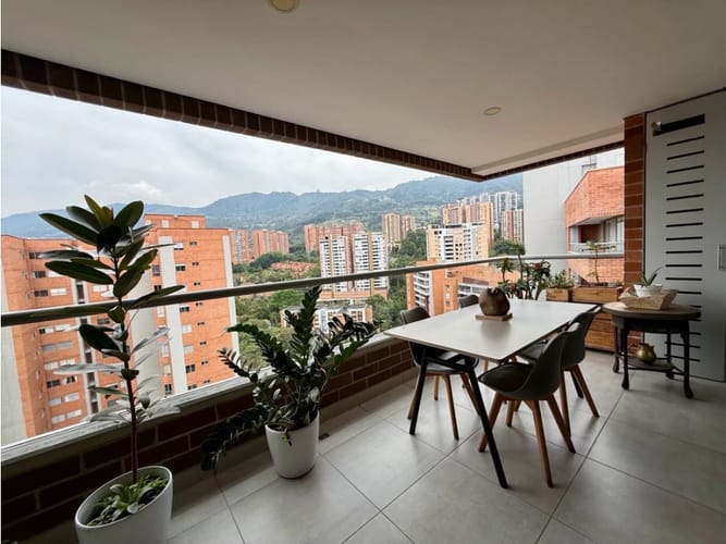 Apartamento de 2 alcobas en venta en Loma De Las Brujas, Medellín, 96 m² · foto 20 de 24