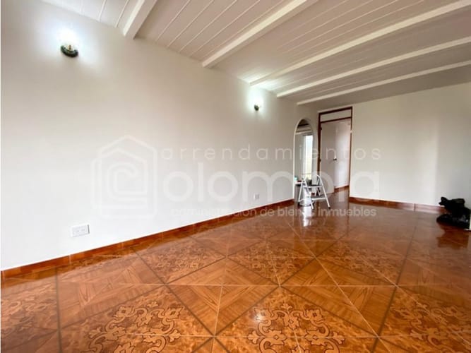 Apartamento de 3 alcobas en venta en Urbanizacion Milan Condominio Iv, Envigado, 74 m² · foto 2 de 11