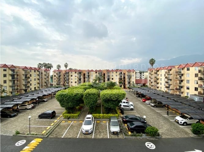 Apartamento de 3 alcobas en venta en Urbanizacion Milan Condominio Iv, Envigado, 74 m² · foto 4 de 11