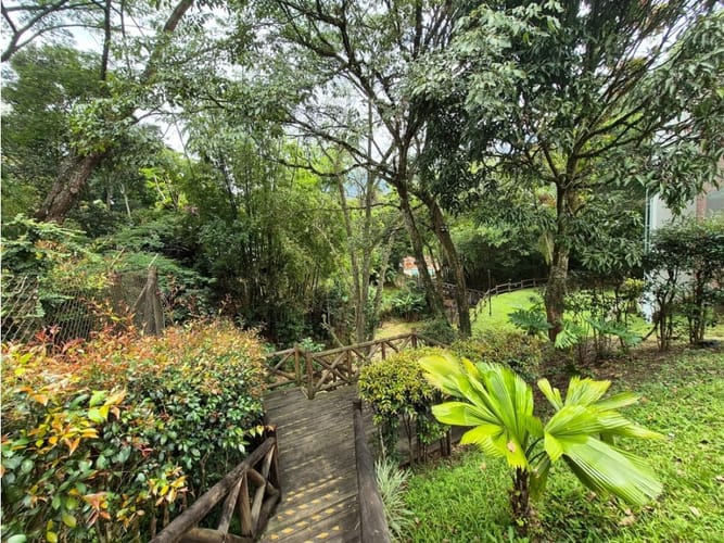 Casa de 3 alcobas en venta en Montessori, Medellín, 150 m² · foto 2 de 15