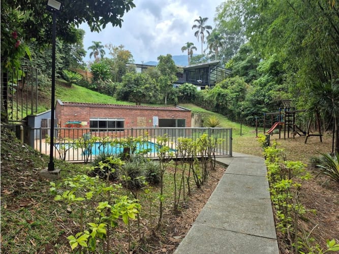 Casa de 3 alcobas en venta en Montessori, Medellín, 150 m² · foto 3 de 15