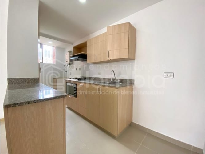 Apartamento de 2 alcobas en venta en El Carmelo Ii, Sabaneta, 70 m² · foto 3 de 17
