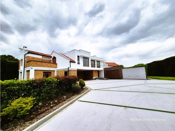 Casa de 5 alcobas en venta en Cr Quintas De Serrezuela, Mosquera, 526 m² · foto 2 de 24