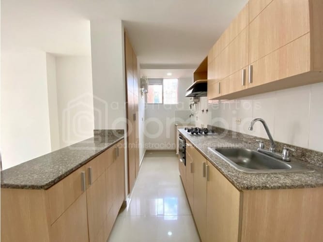 Apartamento de 2 alcobas en venta en El Carmelo Ii, Sabaneta, 70 m² · foto 4 de 17