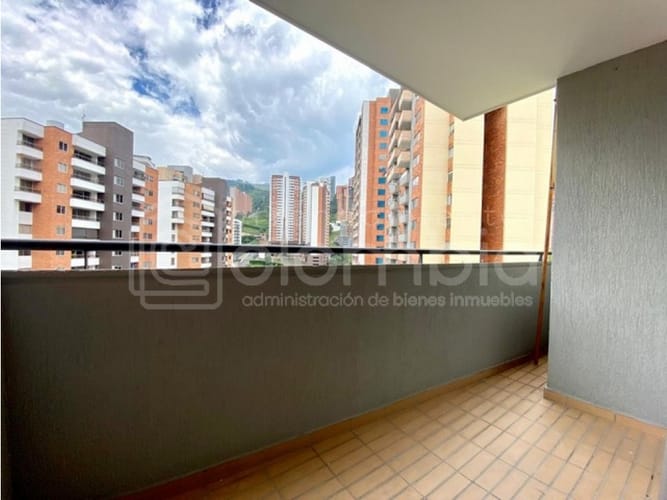 Apartamento de 2 alcobas en venta en El Carmelo Ii, Sabaneta, 70 m² · foto 6 de 17