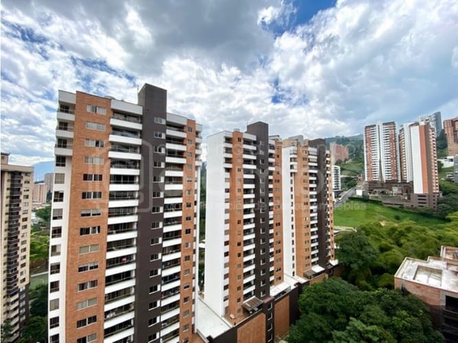 Apartamento de 2 alcobas en venta en El Carmelo Ii, Sabaneta, 70 m² · foto 8 de 17