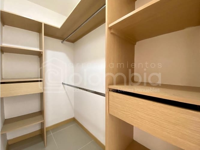 Apartamento de 2 alcobas en venta en El Carmelo Ii, Sabaneta, 70 m² · foto 11 de 17