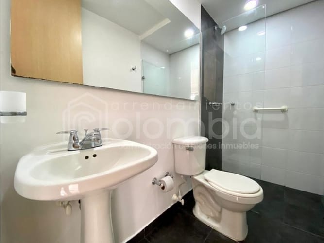 Apartamento de 2 alcobas en venta en El Carmelo Ii, Sabaneta, 70 m² · foto 14 de 17