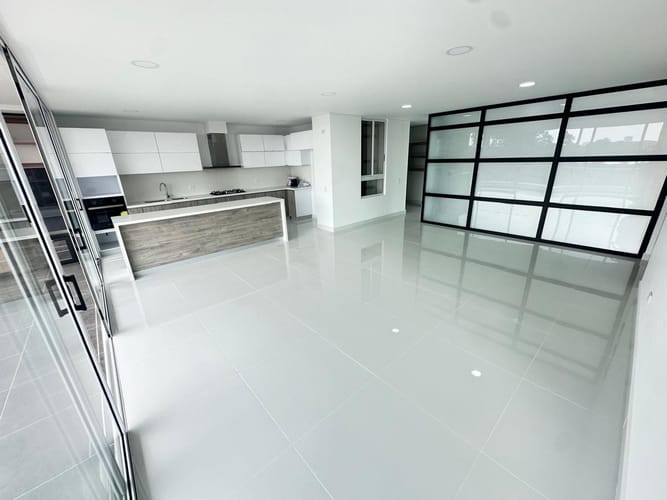 Apartamento de 4 alcobas en arriendo en Ciudad Jardin, Cali, 205 m² · foto 22 de 24
