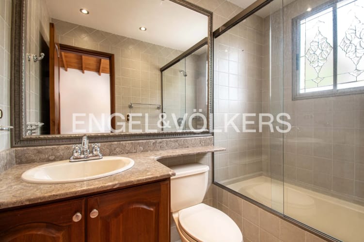 Casa de 4 alcobas en venta en Altos Del Poblado, Medellín, 520 m² · foto 12 de 16