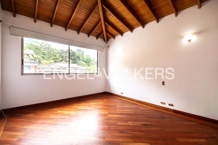 Casa de 4 alcobas en venta en Altos Del Poblado, Medellín, 520 m² · foto 11 de 16
