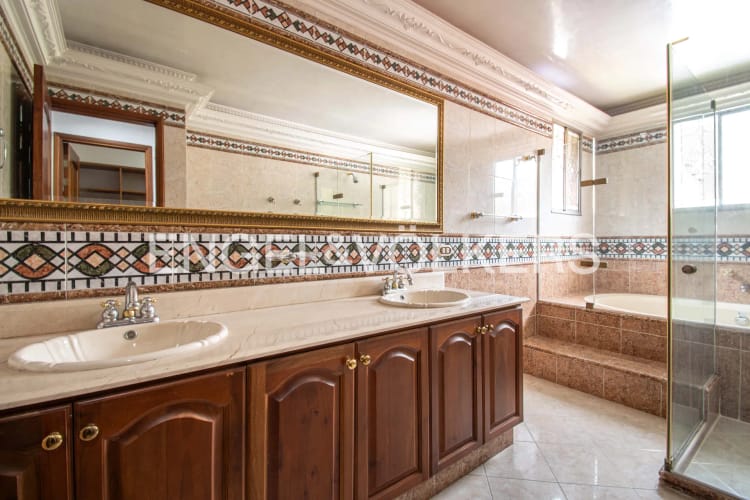 Casa de 4 alcobas en venta en Altos Del Poblado, Medellín, 520 m² · foto 10 de 16