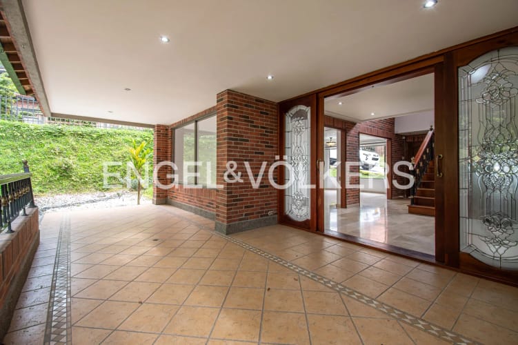 Casa de 4 alcobas en venta en Altos Del Poblado, Medellín, 520 m² · foto 3 de 16