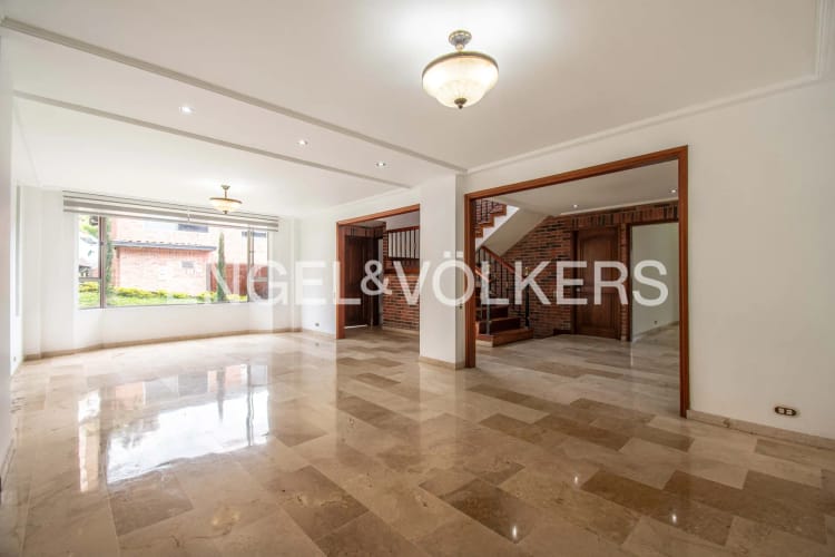 Casa de 4 alcobas en venta en Altos Del Poblado, Medellín, 520 m² · foto 2 de 16