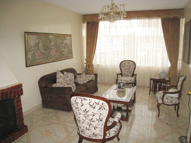 Casa de 4 alcobas en venta en Lagos De Cordoba, Bogotá, 250 m² · foto 2 de 20