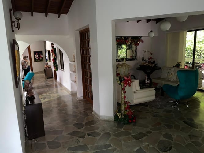 Casa de 5 alcobas en venta en Rincon Del Vergel, Ibagué, 374 m² · foto 2 de 19