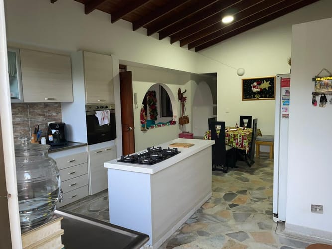Casa de 5 alcobas en venta en Rincon Del Vergel, Ibagué, 374 m² · foto 3 de 19