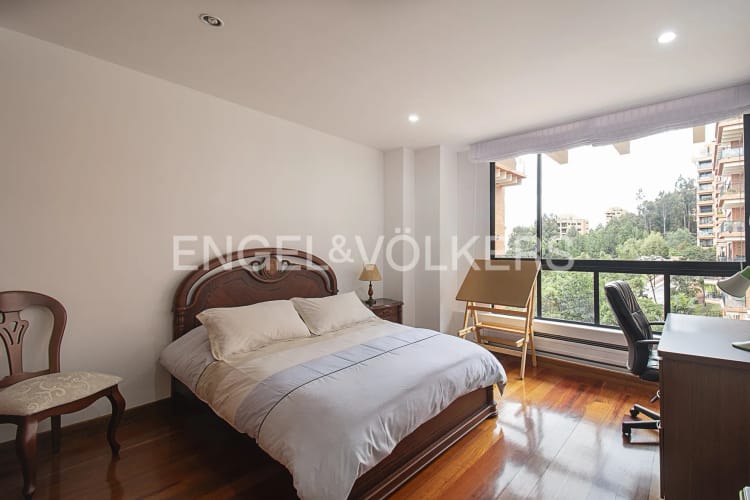 Apartamento de 4 alcobas en venta en Santa Barbara Alta, Bogotá, 292 m² · foto 15 de 20