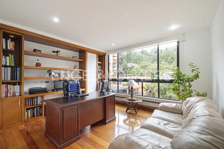 Apartamento de 4 alcobas en venta en Santa Barbara Alta, Bogotá, 292 m² · foto 8 de 20