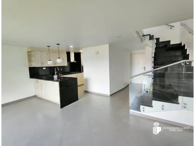 Casa de 3 alcobas en arriendo en El Poblado, Envigado, 203 m² · foto 3 de 20