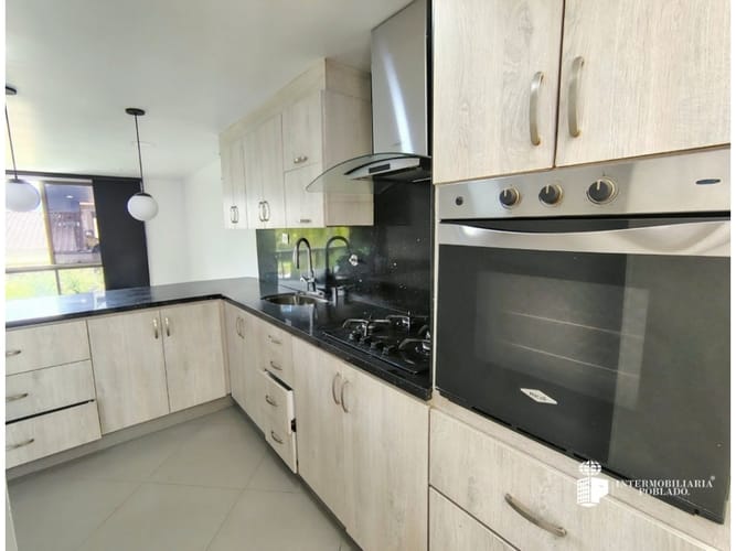 Casa de 3 alcobas en arriendo en El Poblado, Envigado, 203 m² · foto 4 de 20