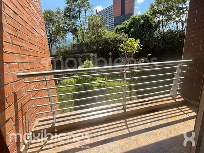 Apartamento de 2 alcobas en arriendo en Loma Del Escobero, Envigado, 90 m² · foto 2 de 22