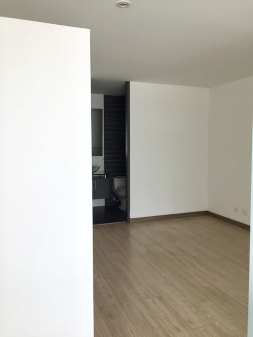 Apartamento de 1 alcoba en arriendo en Centro Comercial Palatino, Bogotá, 52 m² · foto 6 de 9