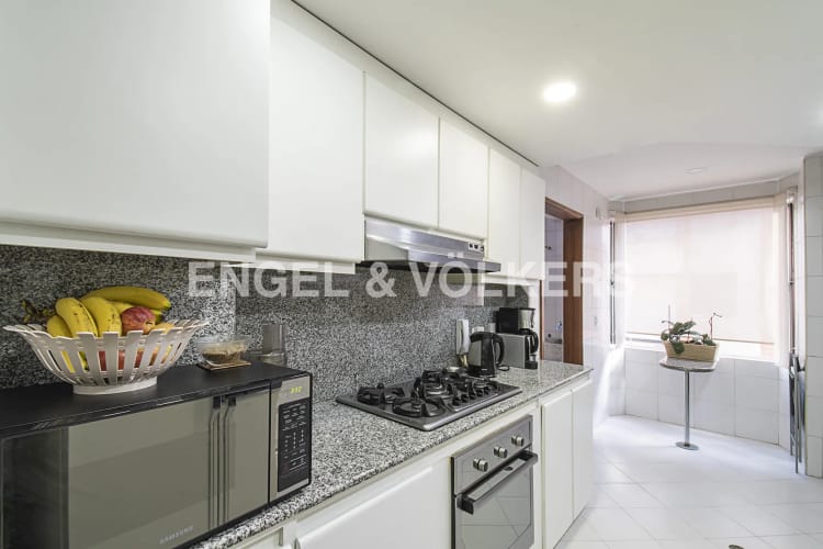 Apartamento de 3 alcobas en venta en Santa Barbara Occidental, Bogotá, 187 m² · foto 6 de 18