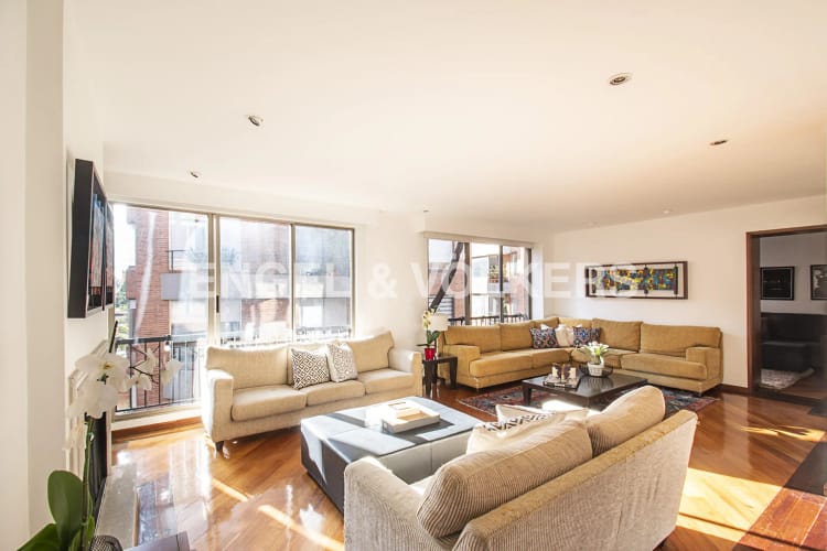 Apartamento de 3 alcobas en venta en Santa Barbara Occidental, Bogotá, 187 m² · foto 3 de 18