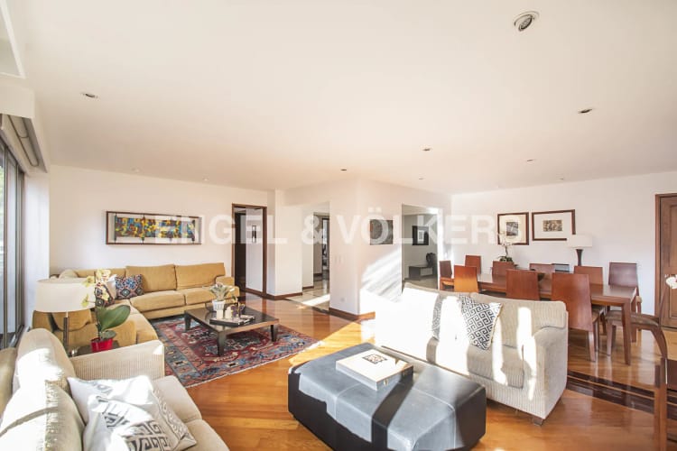 Apartamento de 3 alcobas en venta en Santa Barbara Occidental, Bogotá, 187 m² · foto 2 de 18