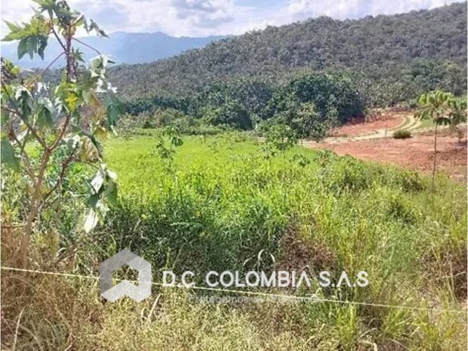 Lote en venta en Chocoita, Girón, 1560 m² · foto 6 de 8