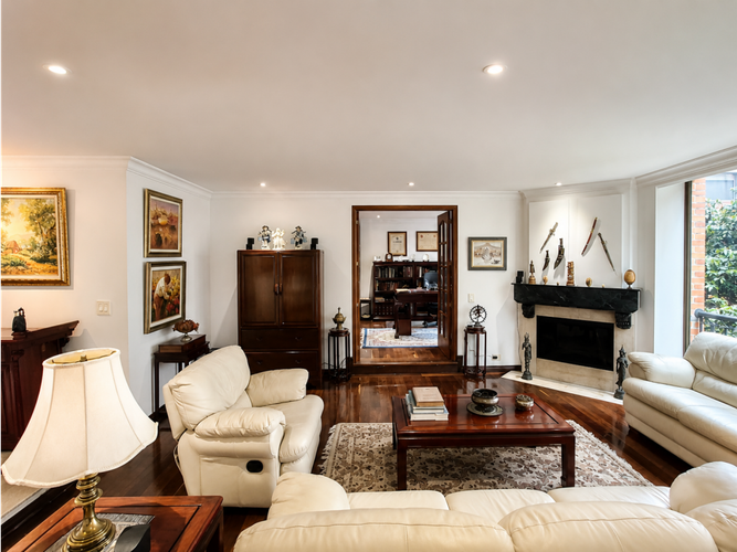 Apartamento de 3 alcobas en venta en La Carolina, Bogotá, 208 m² · foto 2 de 24