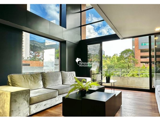Apartamento de 2 alcobas en venta en Los Naranjos, Medellín, 140 m² · foto 2 de 17
