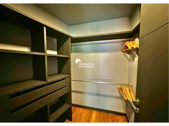 Apartamento de 2 alcobas en venta en Los Naranjos, Medellín, 140 m² · foto 11 de 17