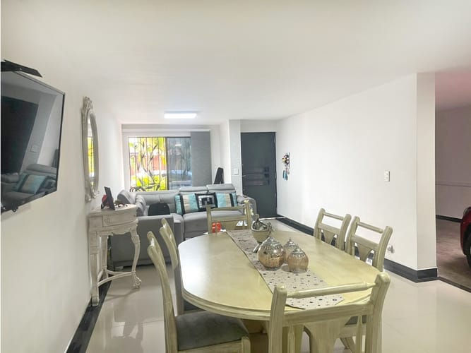 Casa de 5 alcobas en venta en Belen Malibu, Medellín, 260 m² · foto 3 de 20