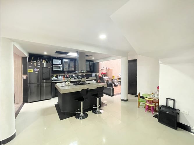 Casa de 5 alcobas en venta en Belen Malibu, Medellín, 260 m² · foto 5 de 20