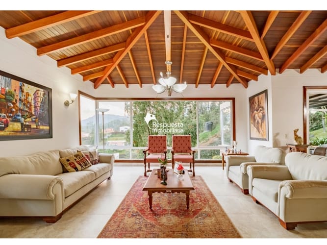 Casa de 5 alcobas en venta en Escobero, Envigado, 407 m² · foto 2 de 23