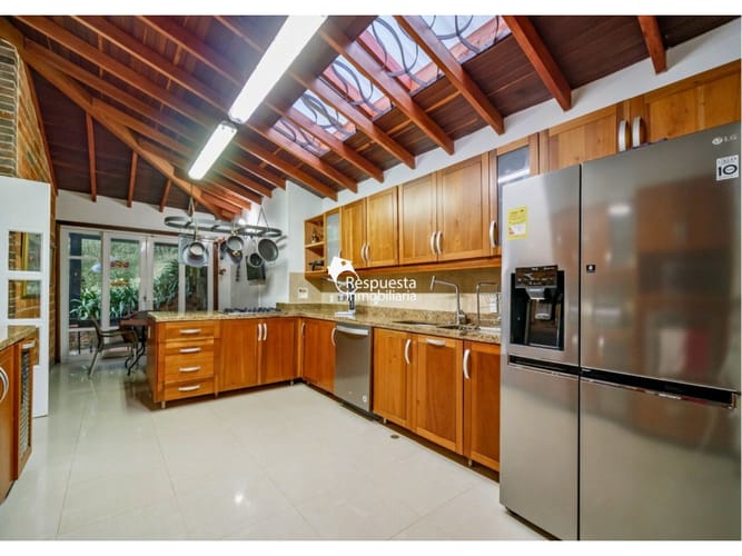 Casa de 5 alcobas en venta en Escobero, Envigado, 407 m² · foto 10 de 23