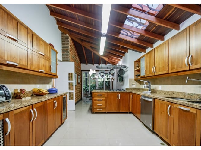 Casa de 5 alcobas en venta en Escobero, Envigado, 407 m² · foto 11 de 23